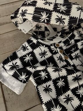 New born Black & White Palm Print Button Polo onsie with hat